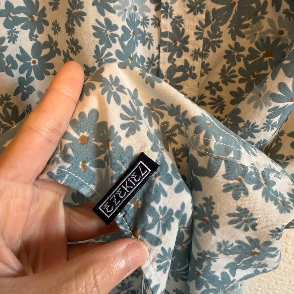 Ezekiel Blue and White Floral Button Down Shirt-size L- NWT - Picture 4 of 11
